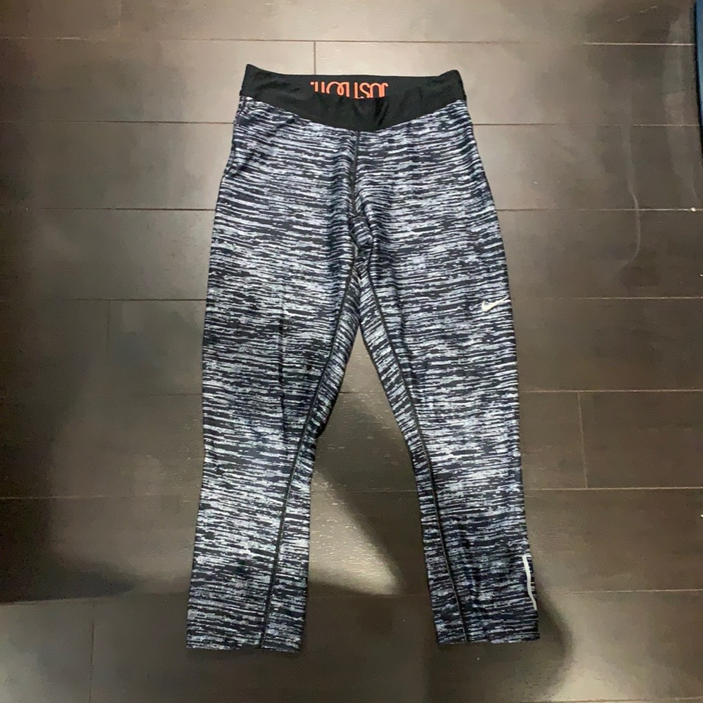 Nike Dri-Fit cropped leggings